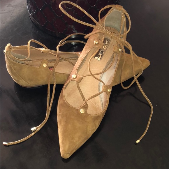 Flats with ankle wrap. Lots of wear left. Sz 8